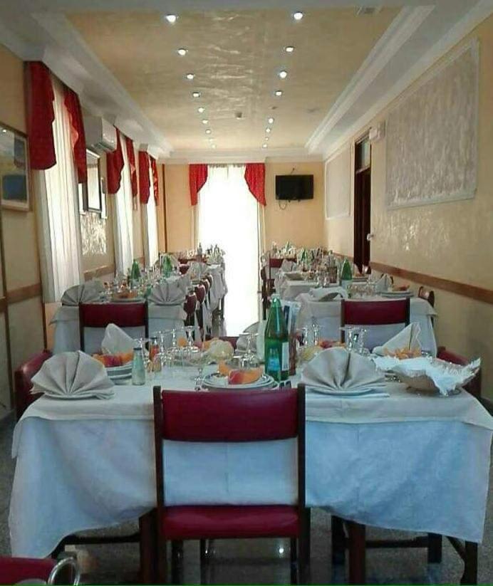 Hotel Pompei 菲乌吉 外观 照片