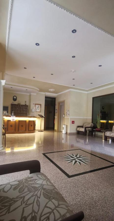 Hotel Pompei 菲乌吉 外观 照片