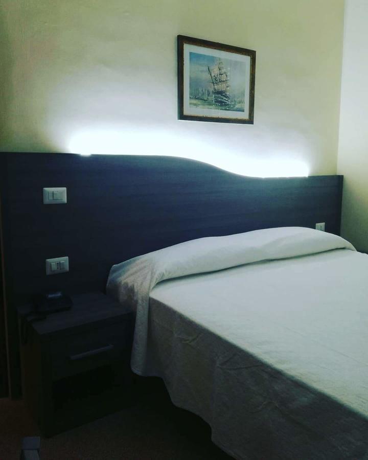 Hotel Pompei 菲乌吉 外观 照片