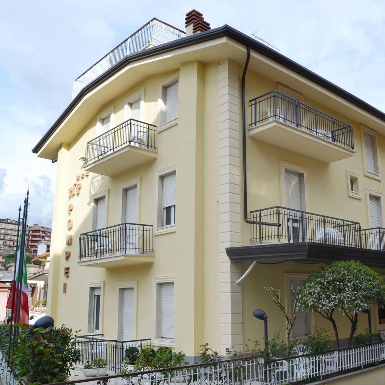 Hotel Pompei 菲乌吉 外观 照片